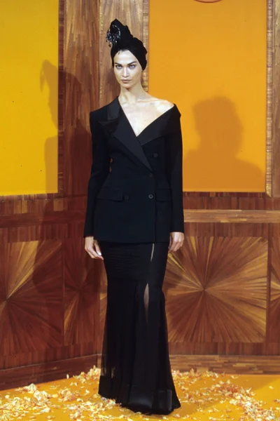 Look 25